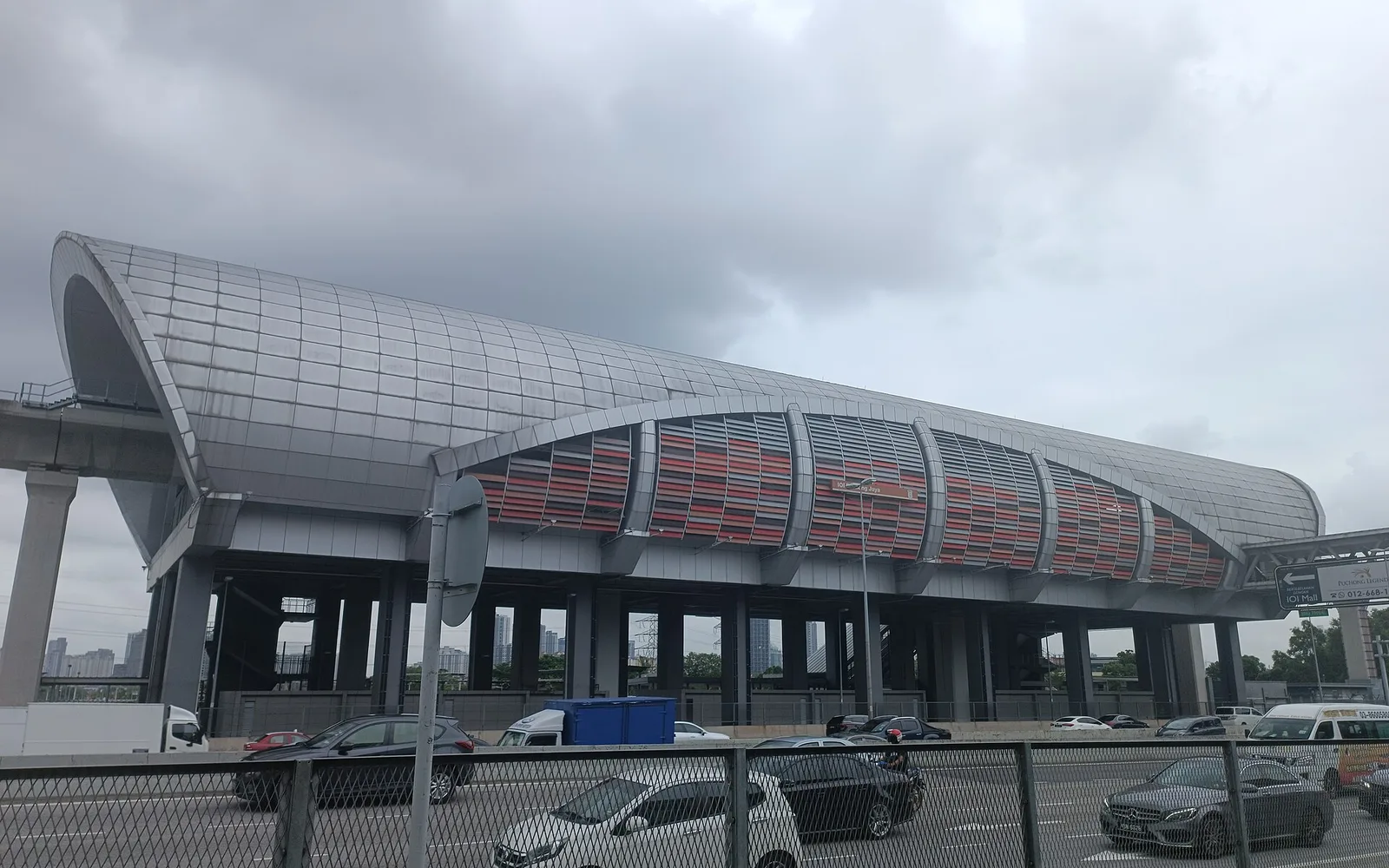 IOI Puchong Jaya LRT station exterior